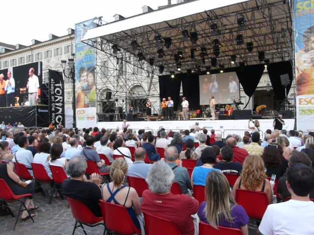 La notte dei Nobel, 4 nobels a la pla&ccedil;a del poble. Elisabetta Broglio.